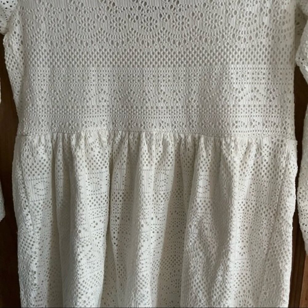 A Pea In The Pod- White Lacey Maternity Top S/P A Pea In the Pod - Picture 8 of 8